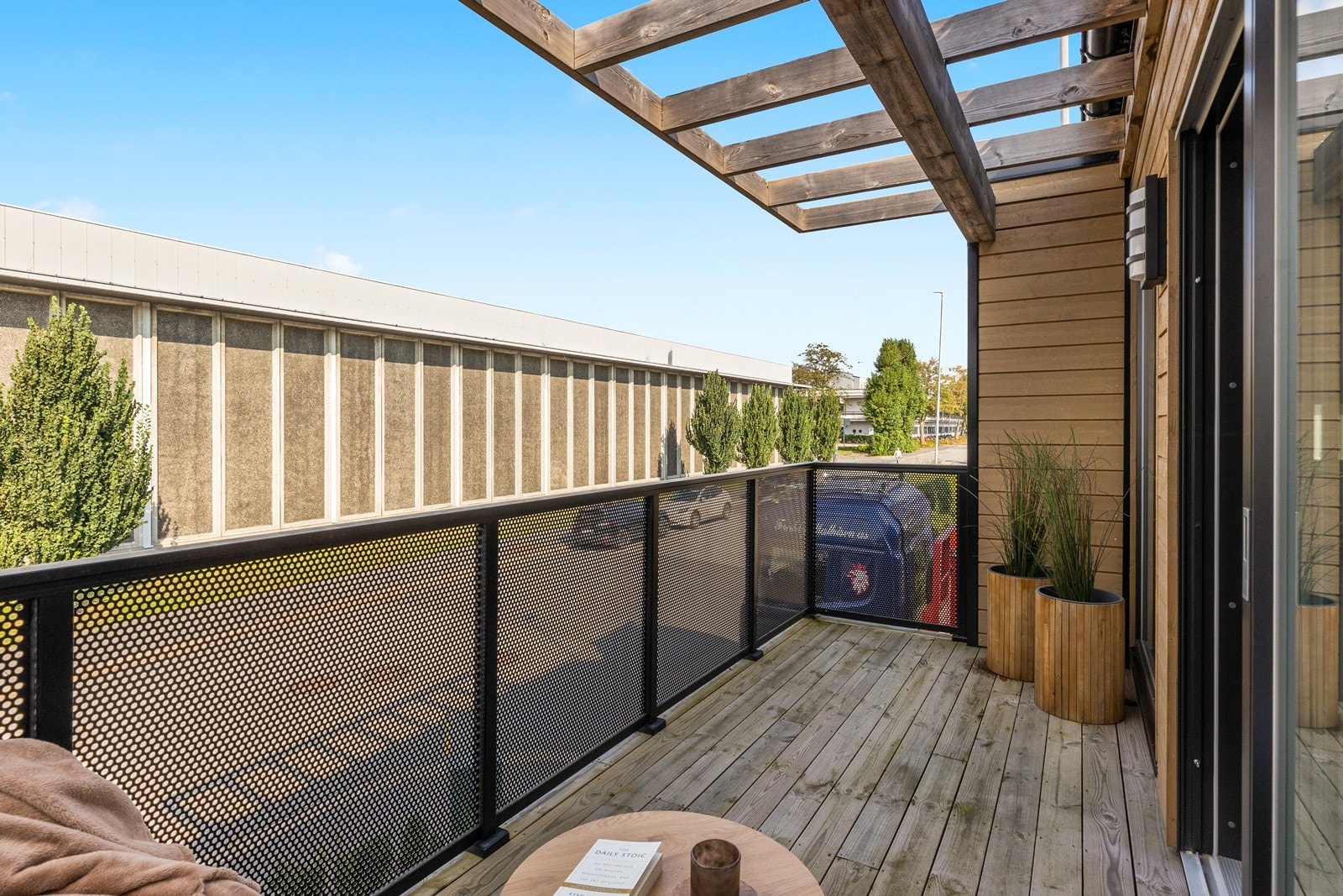 På balkongen kan det settes ut utemøbler og eventuelt grill. Galleribilde