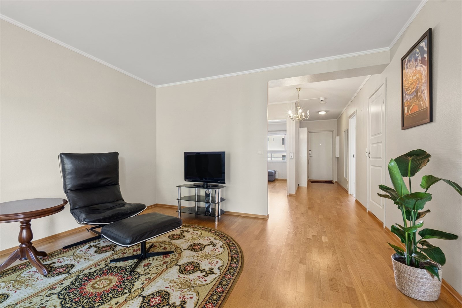 Planløsningen er god, og leiligheten fremstår åpen og luftig. Galleribilde