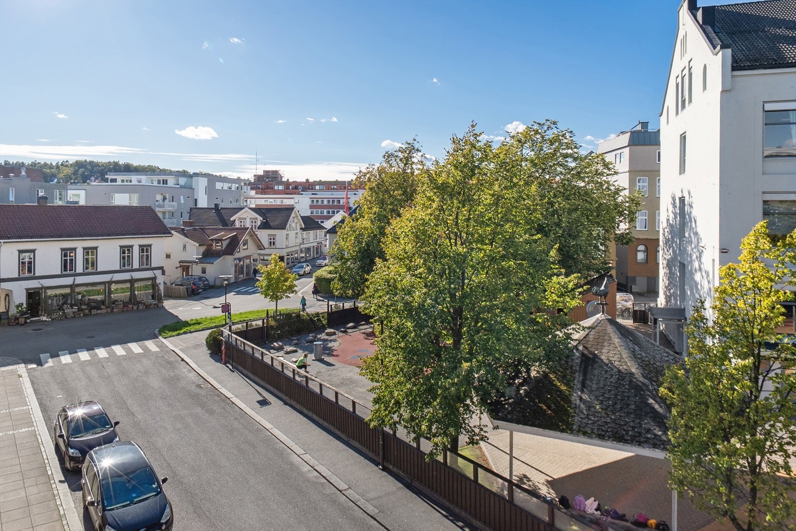 Eiendommen har en attraktiv beliggenhet midt i Sandefjord sentrum, med kort vei til alt du trenger i hverdagen. Galleribilde