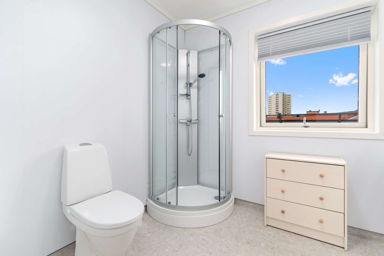 Romslig baderom pusset opp i 2025. Galleribilde