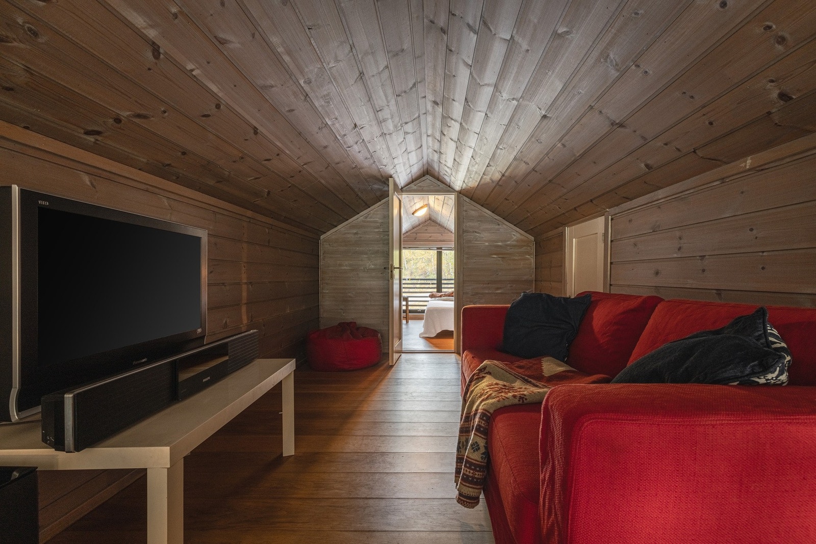 Loftstuetv-stue i loftsetasje Galleribilde