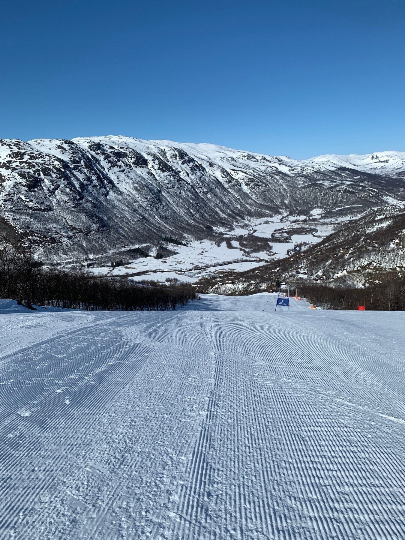 Flotte bakker, her fra toppen av fjellheisen Galleribilde