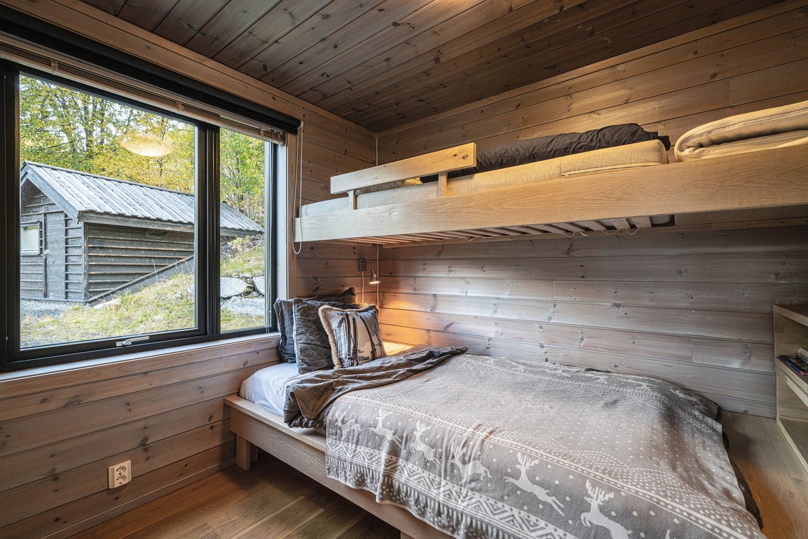 Soverom 2 med plassbygde senger Galleribilde