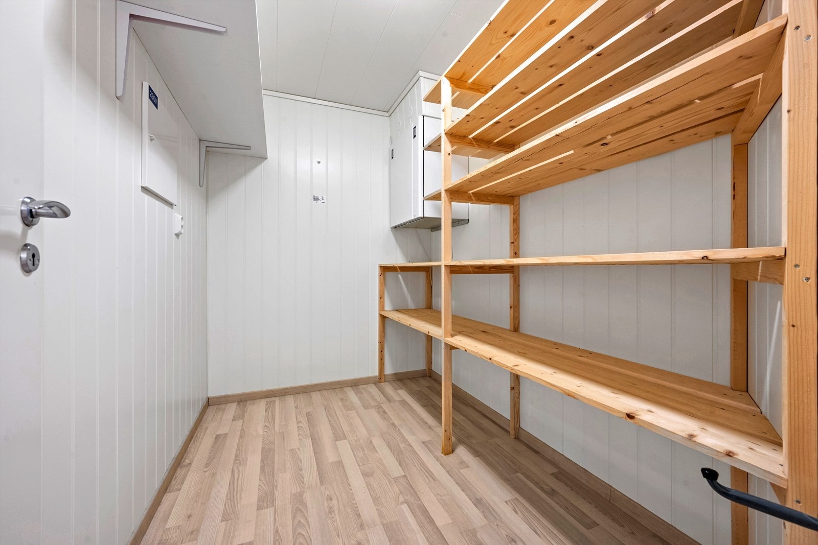 Bod i leiligheten. I tillegg disponerer leiligheten en sportsbod på 5 kvm i underetasjen. Galleribilde