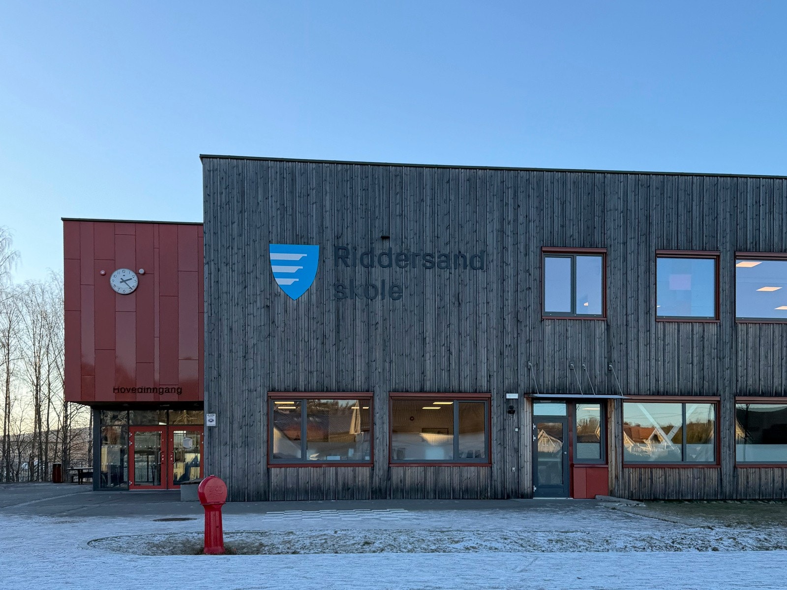 Med boligens beliggenhet er det enkel adkomst til hovedveinettet via RV22, som videre leder deg ut på både E6 og riksvei 159. Dette gir en svært effektiv pendlerhverdag . Galleribilde