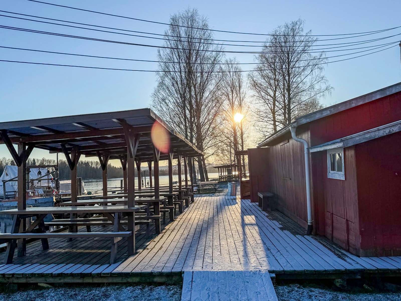 For andre fritidsaktiviteter kan man blant annet ta turen til Sørumsand. En kjøretur på ca. 12 minutter. Her finner du attraksjoner for de minste som Tertitten lokomotiv og flere idrettsparker og aktivitetsmuligheter. Galleribilde