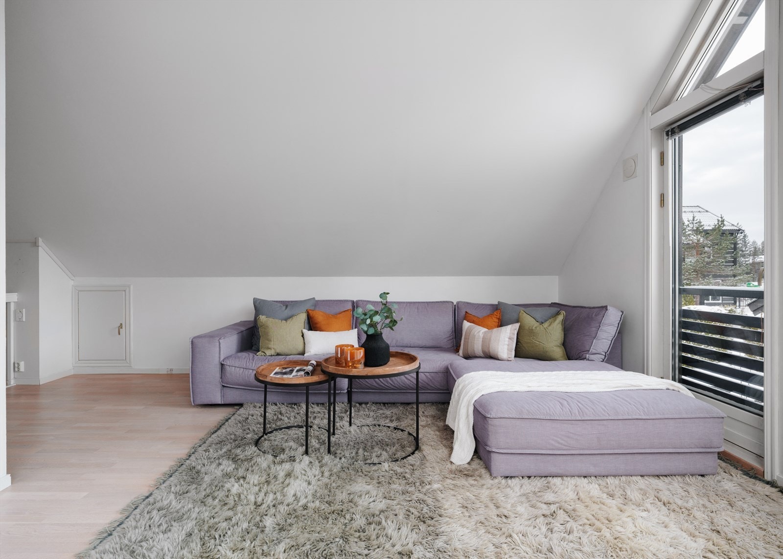 En ekstra stue gir fleksibilitet - ideell som TV-stue, lekerom eller ungdomsavdeling Galleribilde