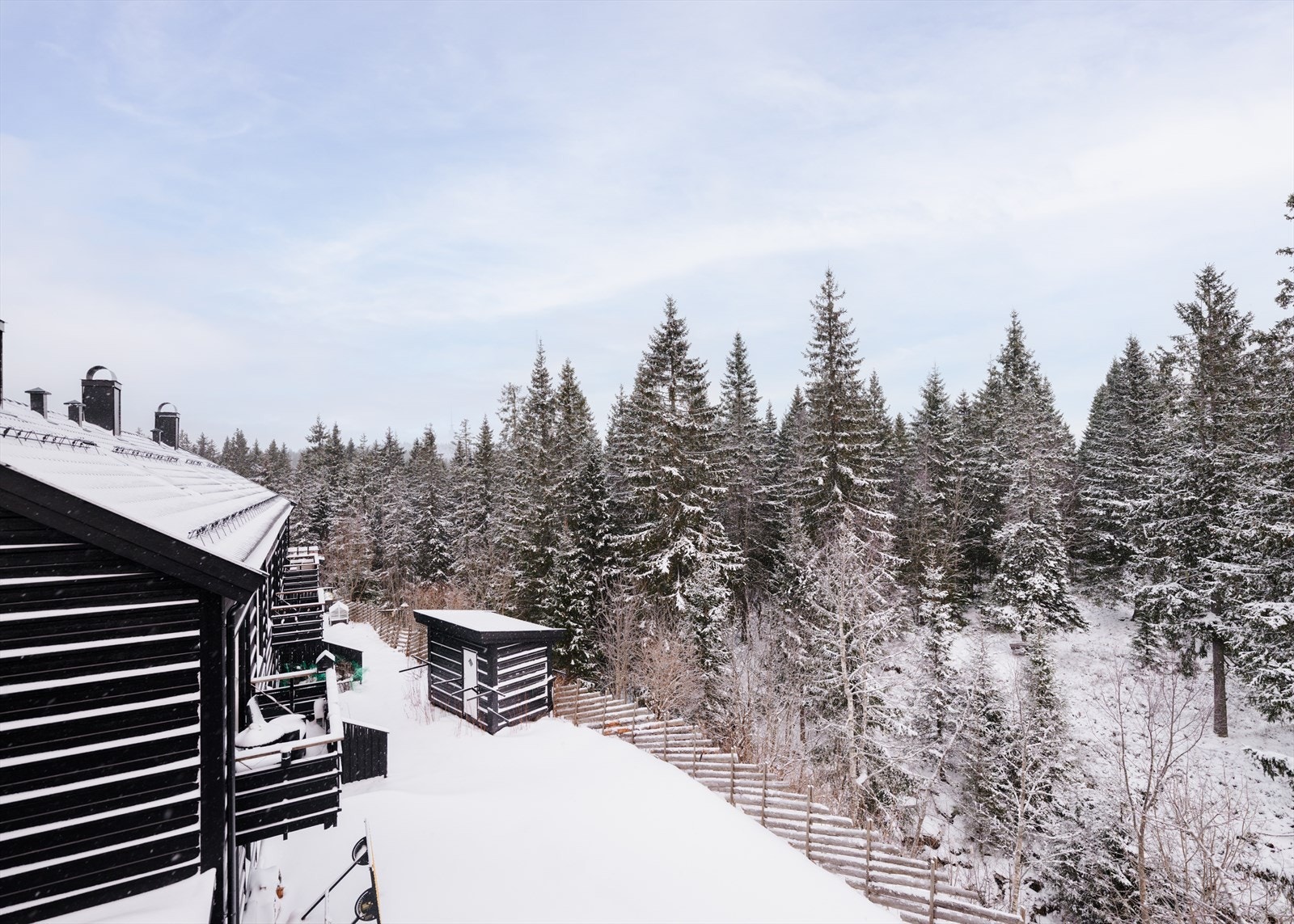 Her kan skiene spennes på rett utenfor døren, samtidig som T-banen ligger kun fem minutters gange unna og tar deg enkelt ned til byen Galleribilde