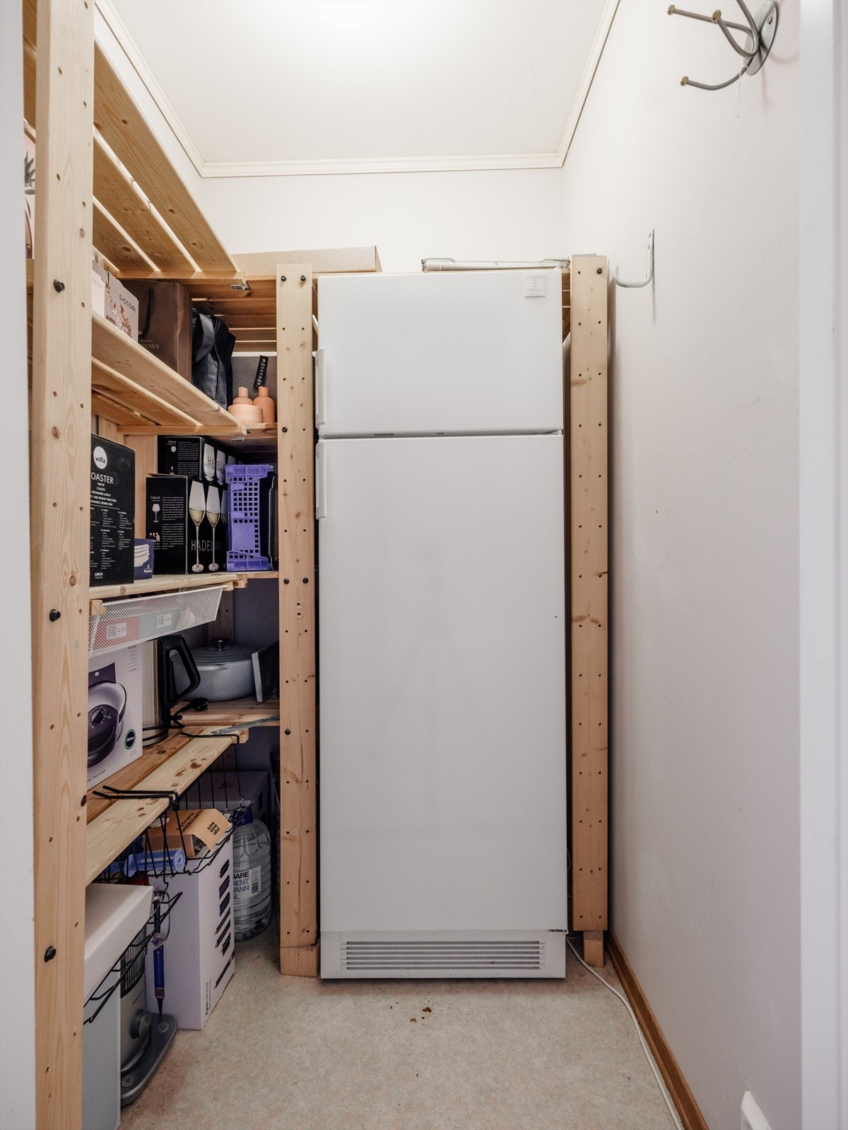 Gode lagringsmuligheter i praktisk utebod Galleribilde