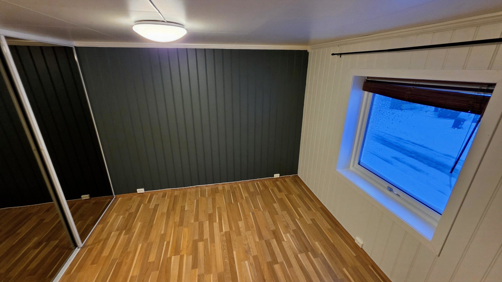 Største soverom med garderobeskap Galleribilde