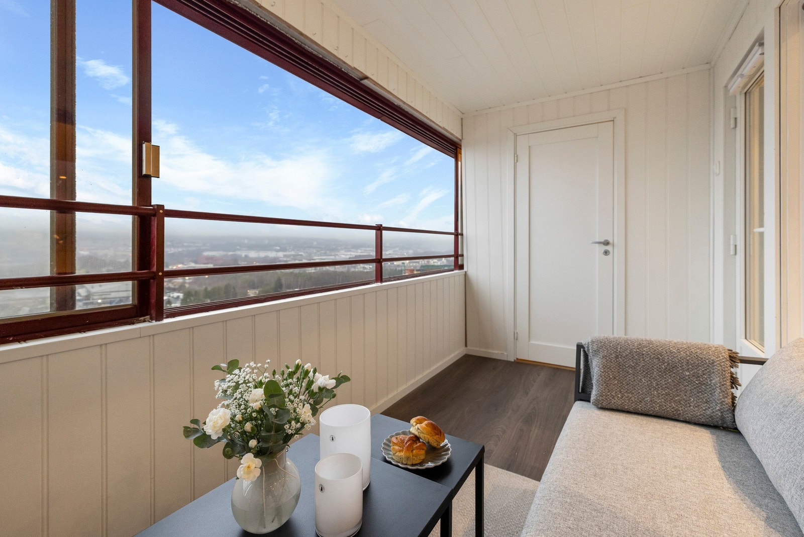 Med et gulvareal på ca. 7 m² er det plass til utemøbler og mulighet for å skape en hyggelig uteplass Galleribilde