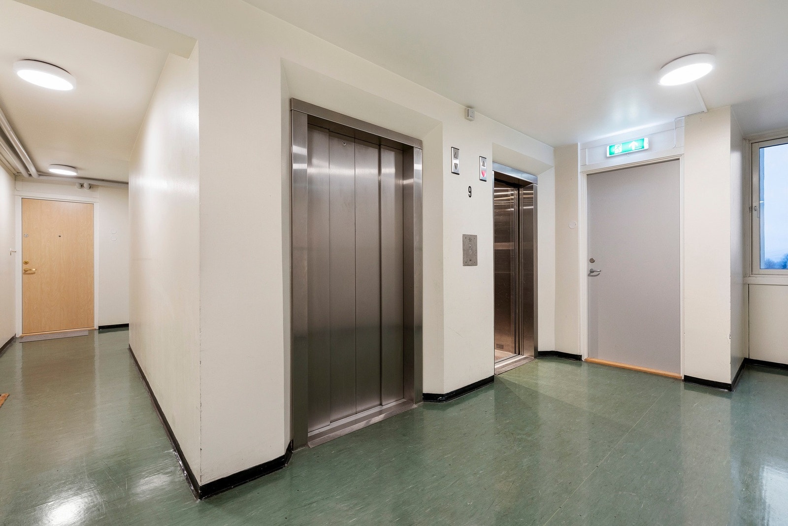 Leiligheten ligger i 9. etasje med heisadkomst Galleribilde