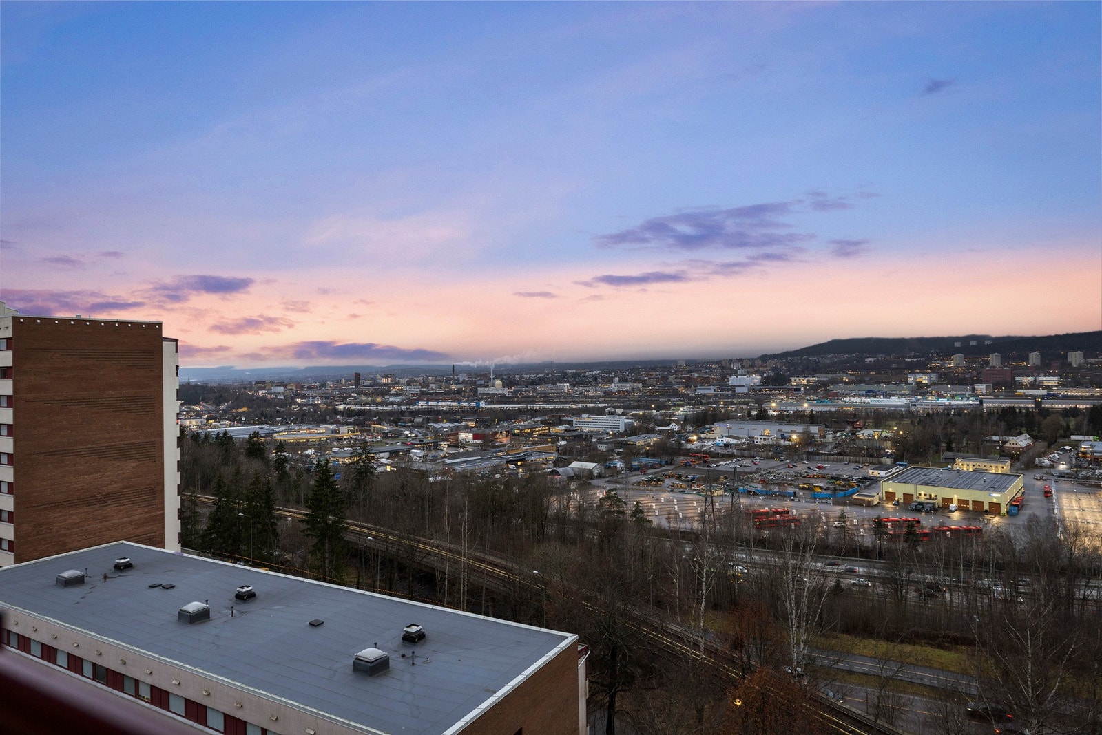 Det er spektakulær utsikt på kvelden! Galleribilde