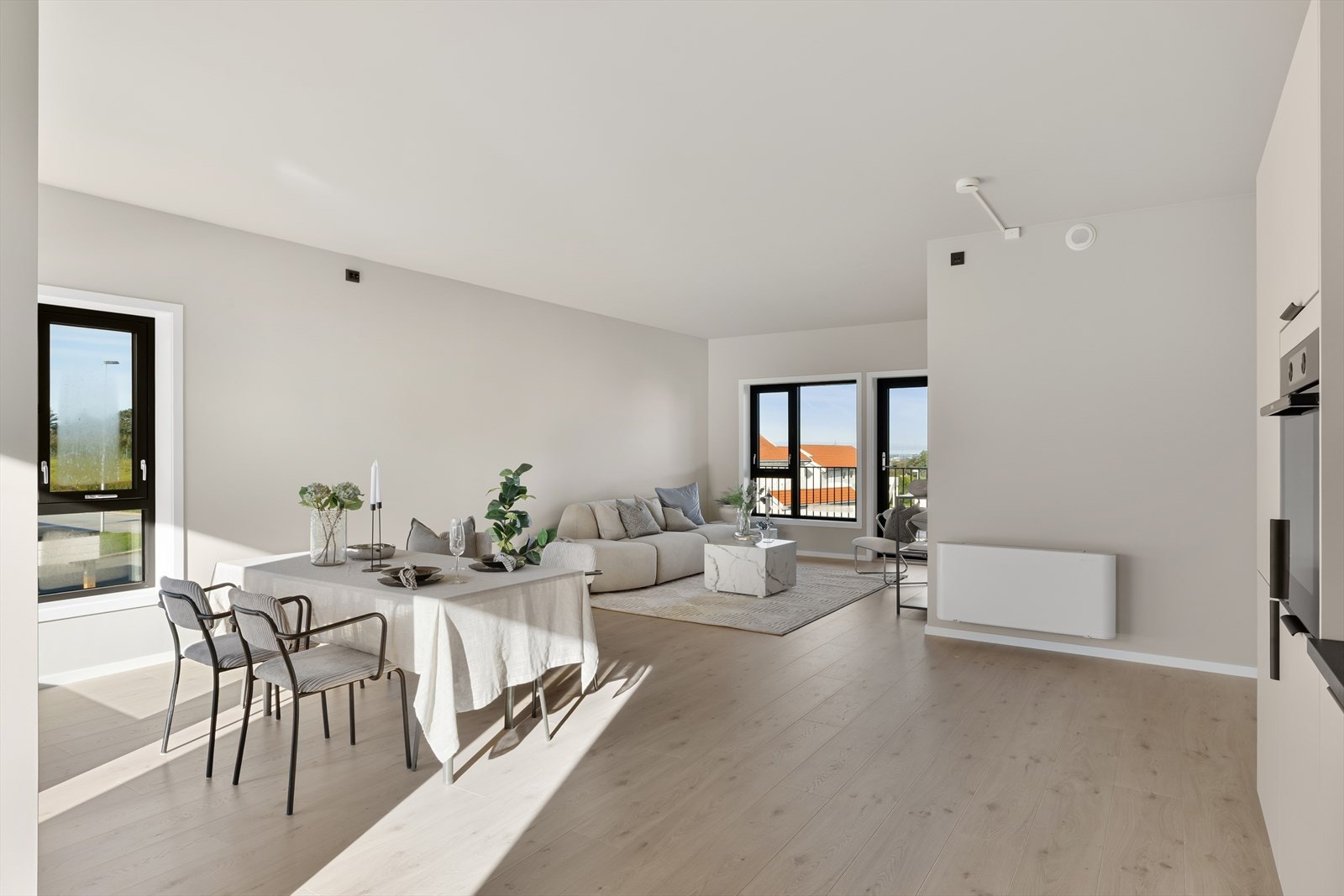 Velkommen til Asheimveien 126C! Leiligheten fremstår som lys og innbydende med gode planløsninger og gjennomgående høy standard (bilde tatt fra H0204) Galleribilde