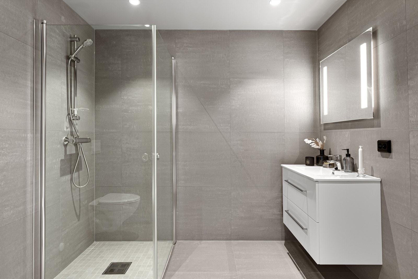 Opplegg for vaskemaskin og tørketrommel kan også nevnes. (bilde tatt fra H0204) Galleribilde