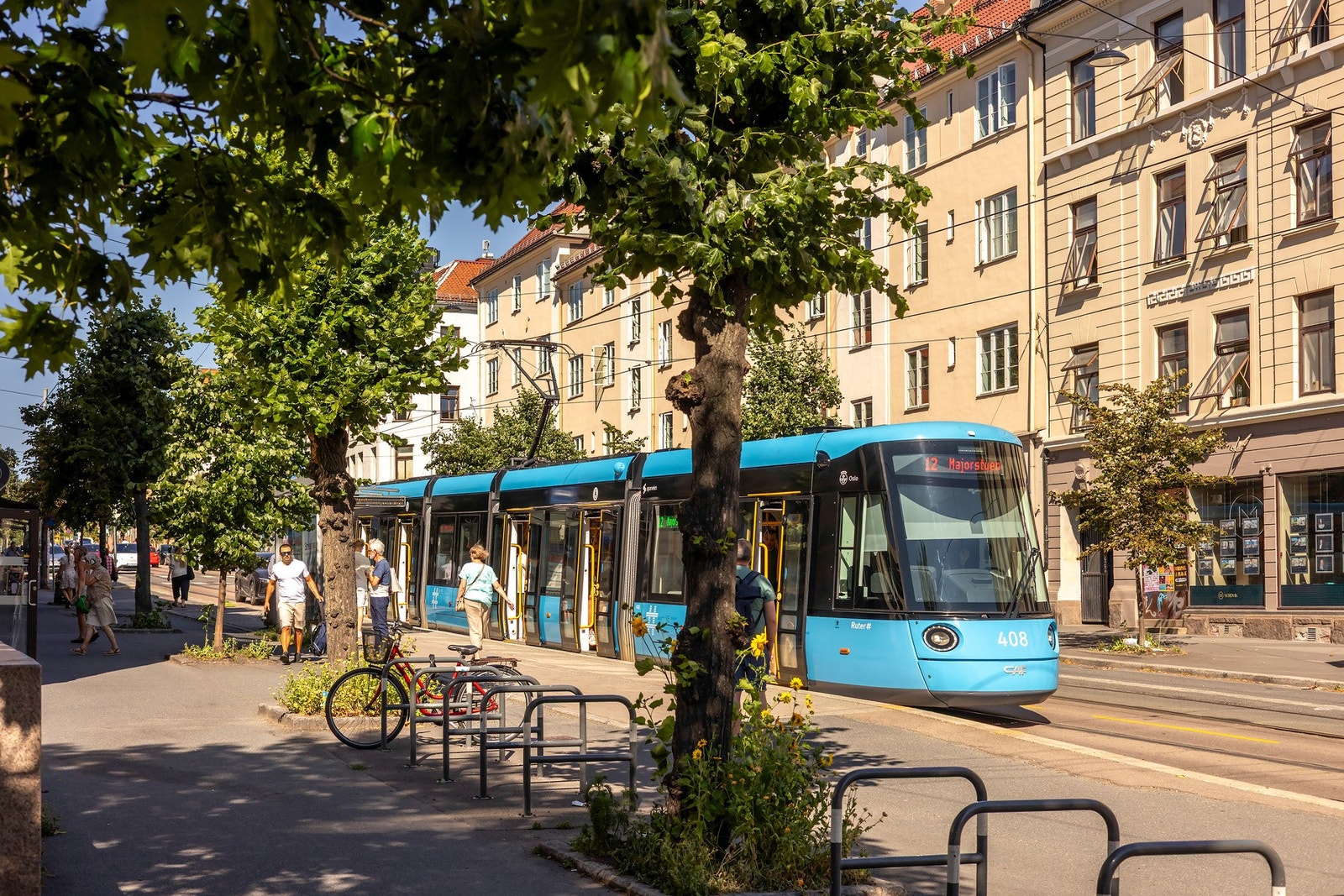 Området har svært gode kollektivforbindelser med hyppige avganger og enkel tilgang til resten av byen. Galleribilde