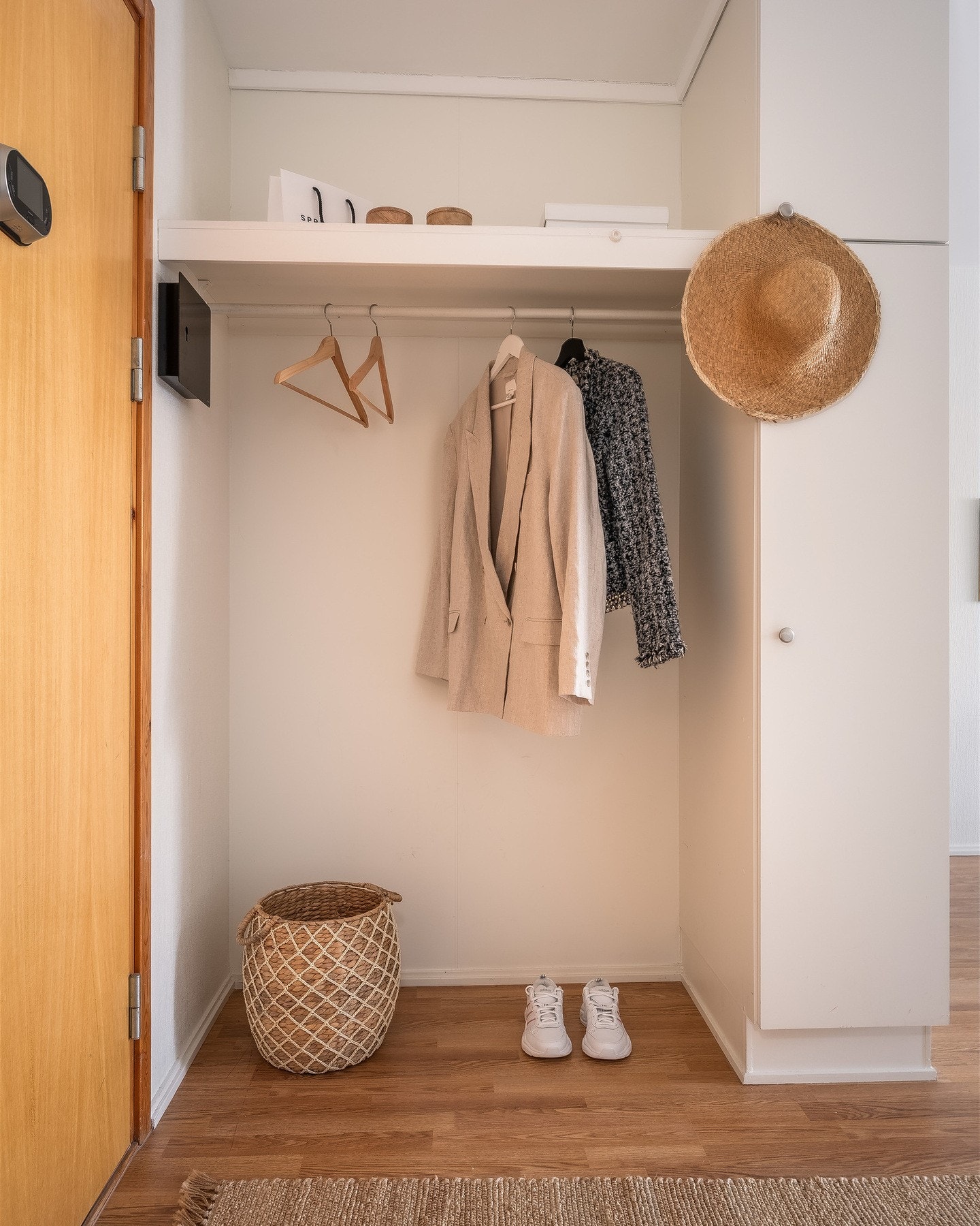 God plass til å henge fra seg ytterklær. Galleribilde