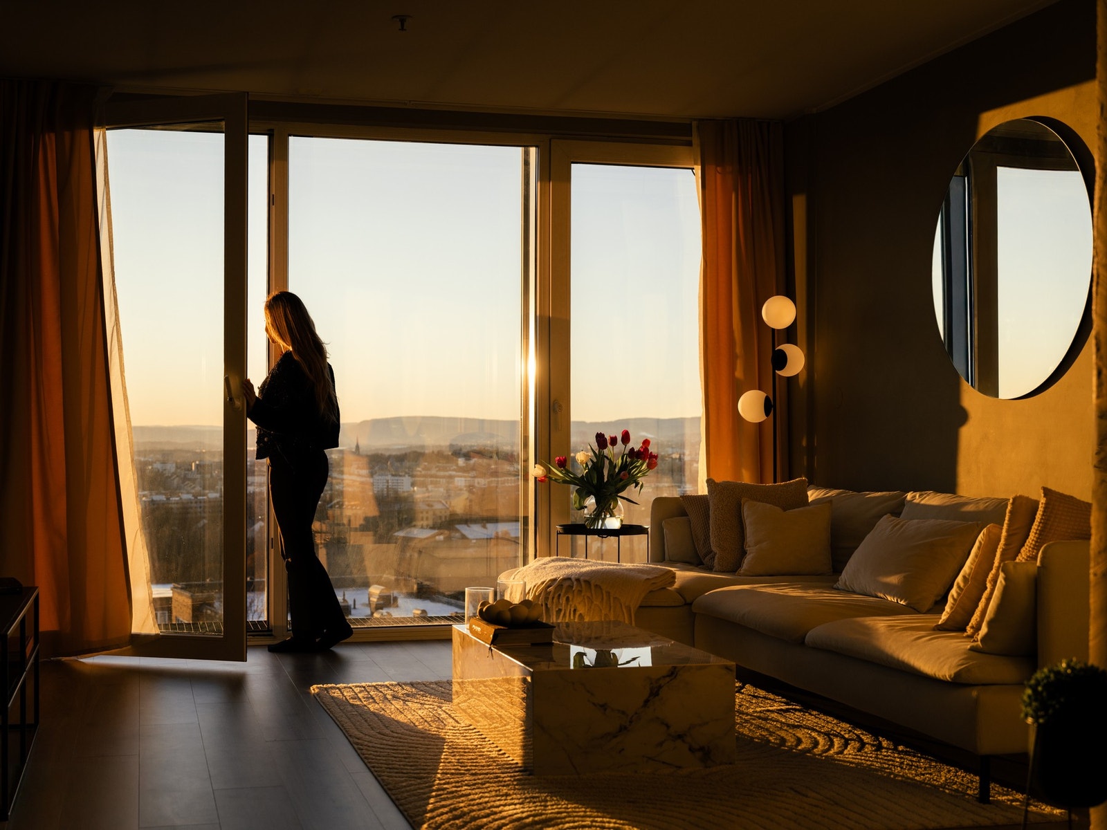 Avrinder Singh Hundal v/ EIE Sinsen har æren av å presentere en helt rå, sjelden og ekstremt lekker 2-roms selveierleilighet i Trondheimsveien 197A! - Foto av Chris Borowiak Galleribilde