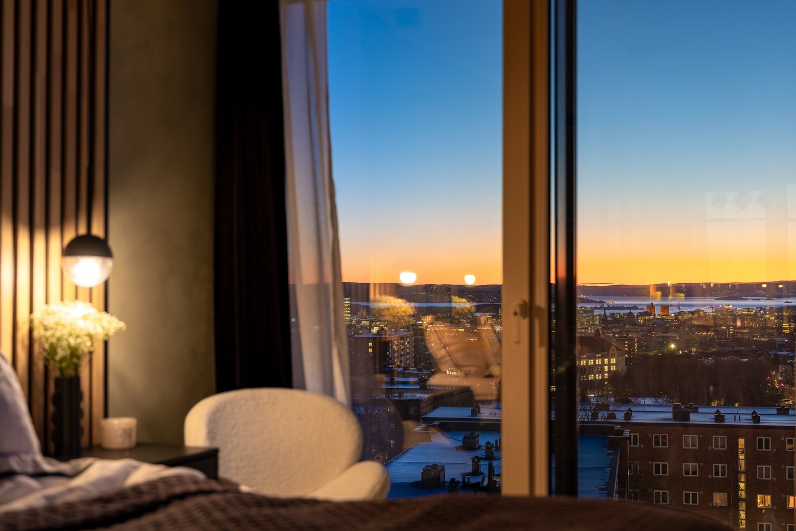 Dette er ikke bare et hjem, men en gjennomført designerperle. Hver detalj er nøye gjennomtenkt - og dette er bare begynnelsen av annonsen! Resten av boligen må rett og slett oppleves. Galleribilde