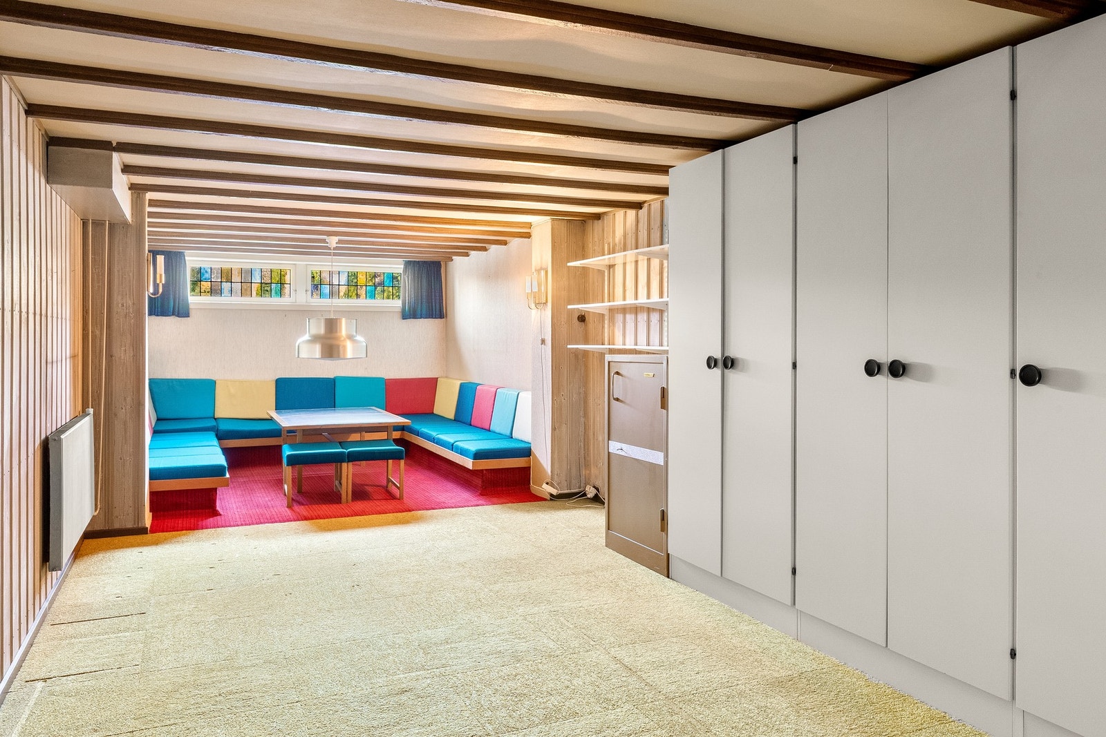 Rom i kjeller innredet som kjellerstue (ikke godkjent varig opphold) Galleribilde