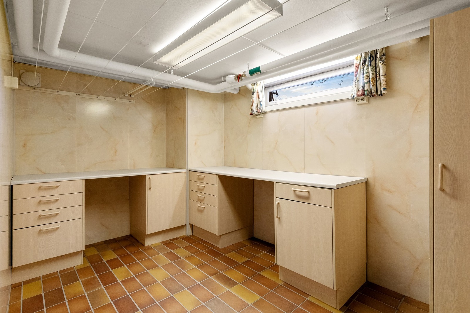 Bod/ tørke - strykerom i kjeller Galleribilde