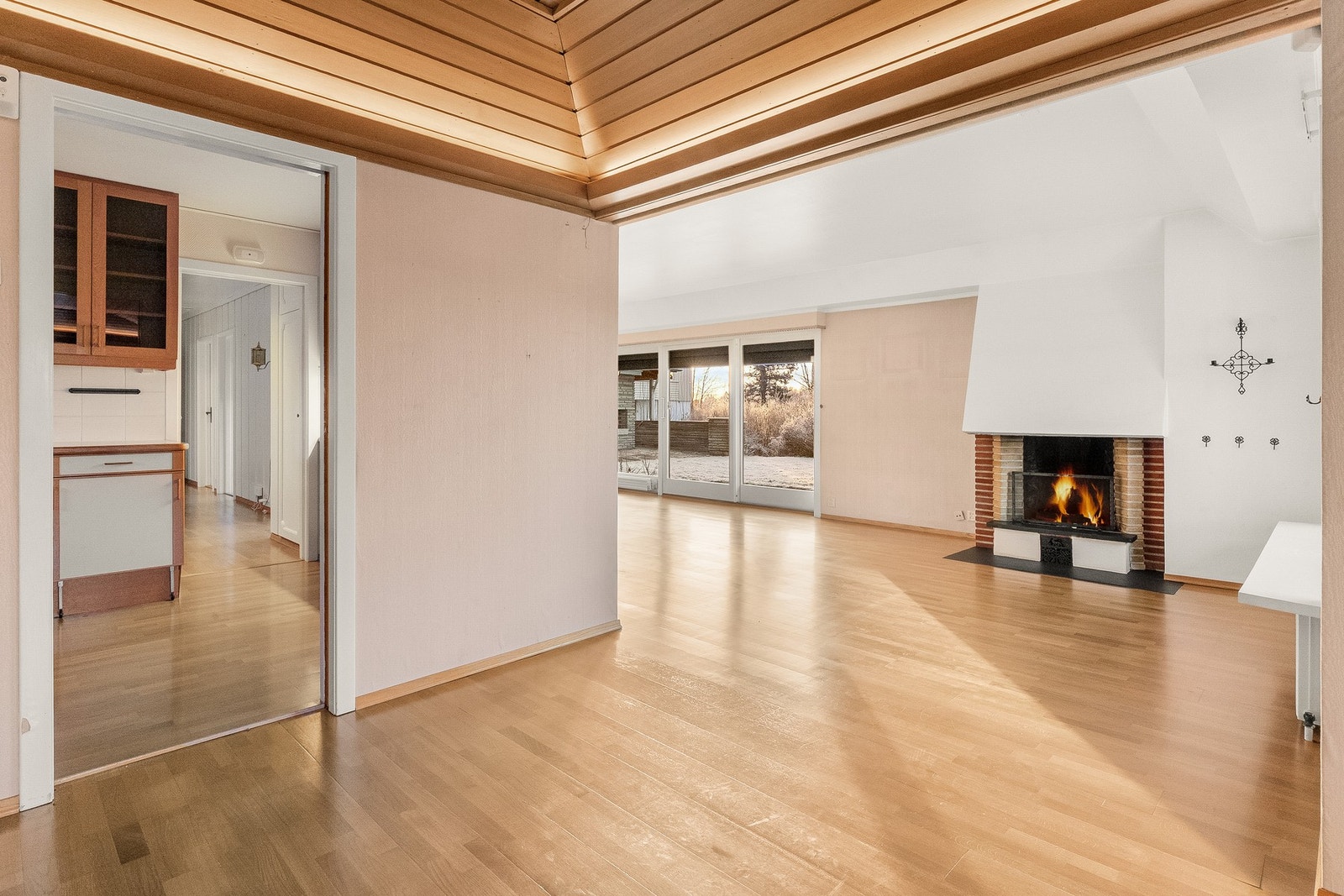 Stue/spisestue med ankomst til kjøkken Galleribilde