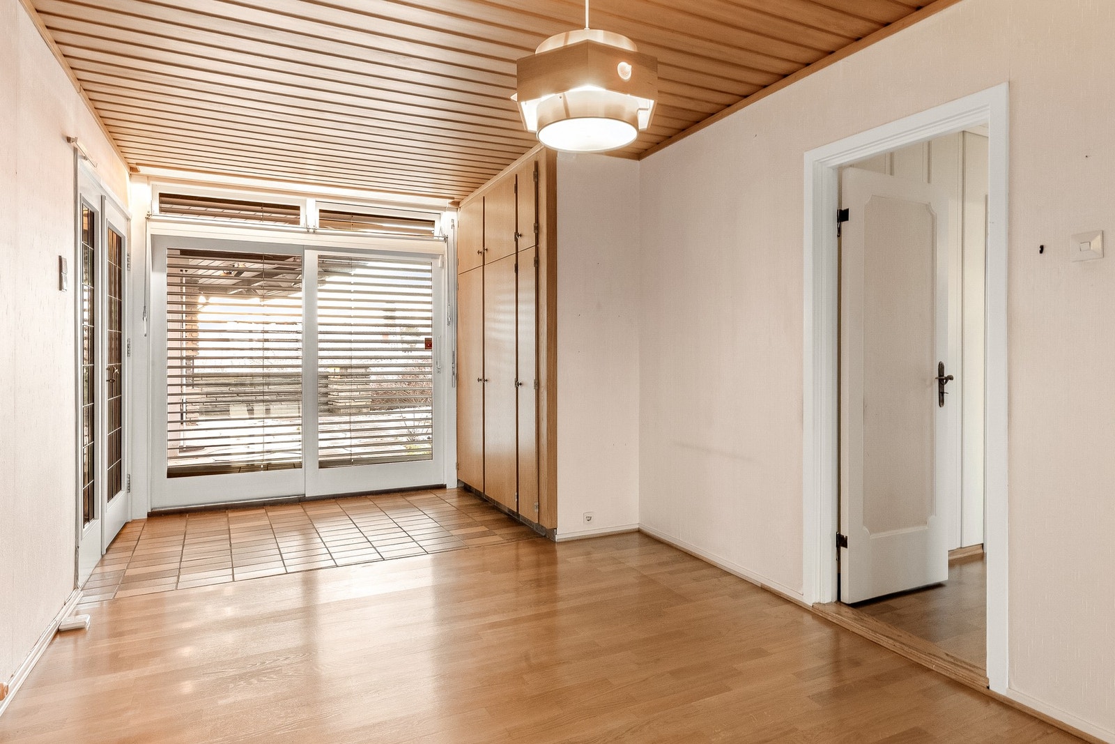 Soverom med egen ankomst direkte til bassengområde Galleribilde