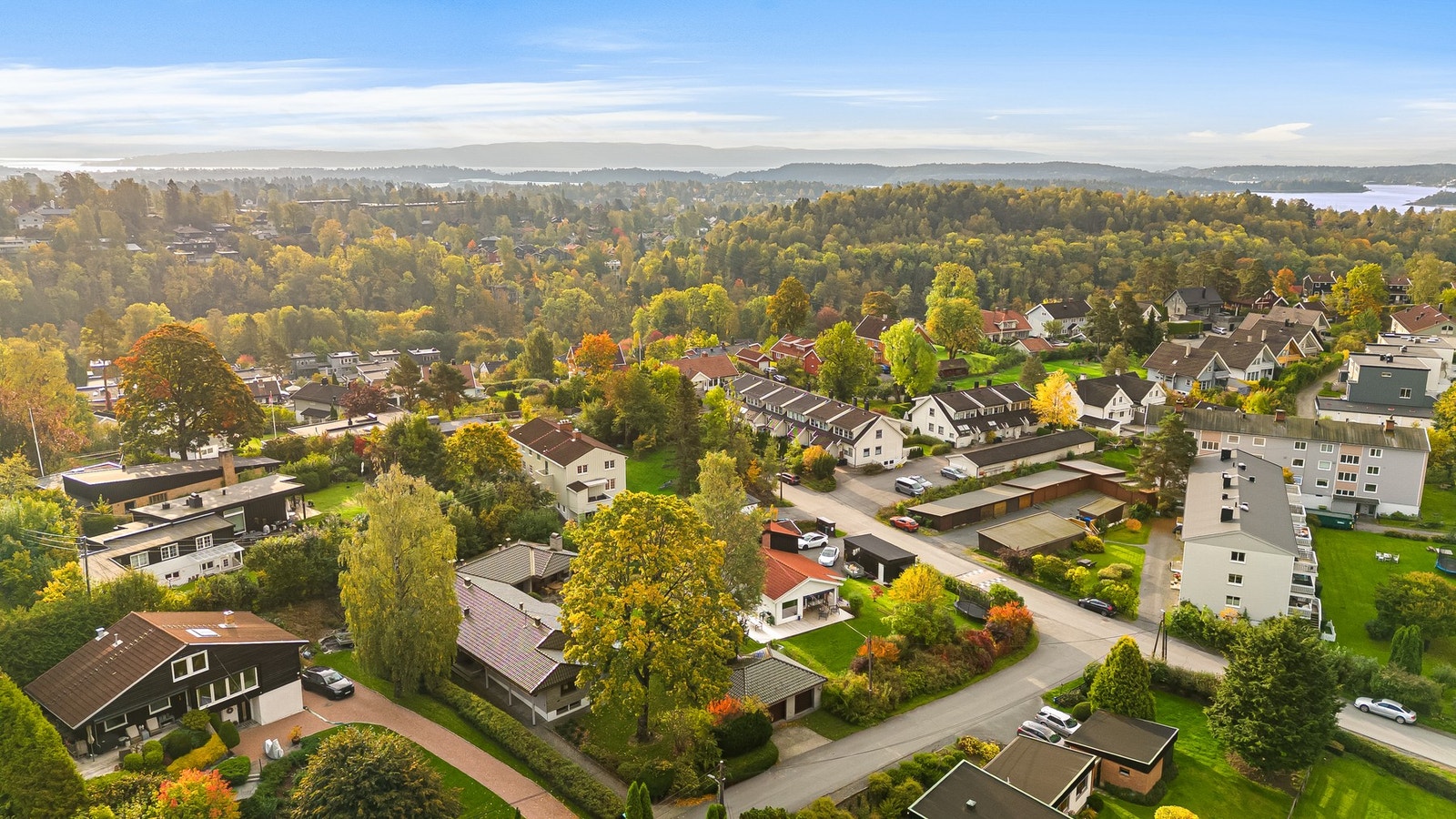 Området er svært barnevennlig med flere barnehager i nærheten, og eiendommen sokner til Løkeberg barneskole og Gjettum ungdomsskole Galleribilde