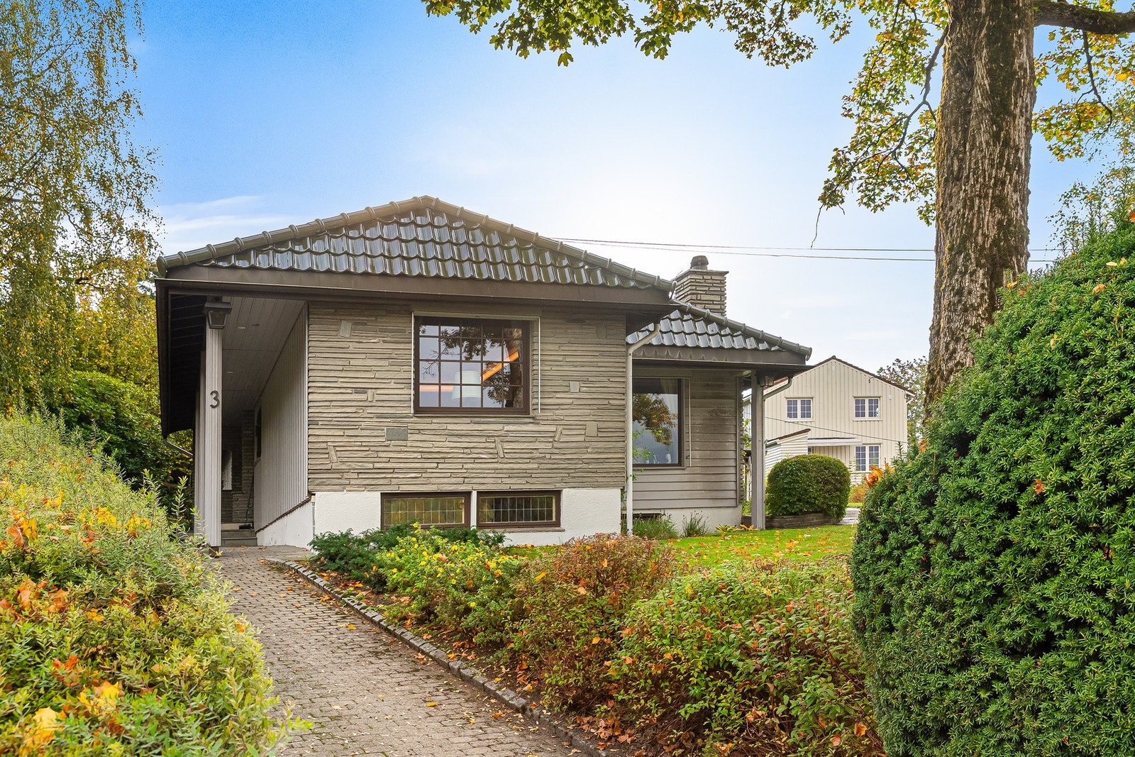 Bjerkeholtet 3 ligger skjermet over veien Galleribilde