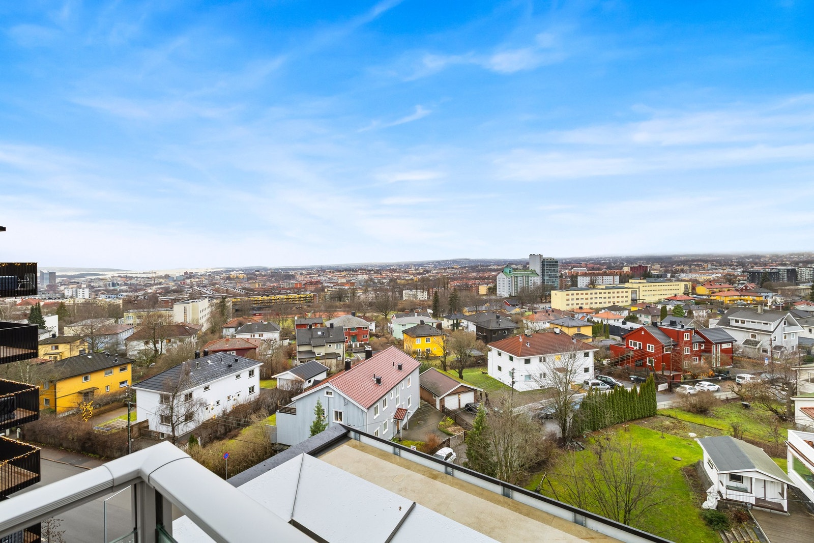 På takterrassen er det fantastisk utsikt og gode solforhold Galleribilde