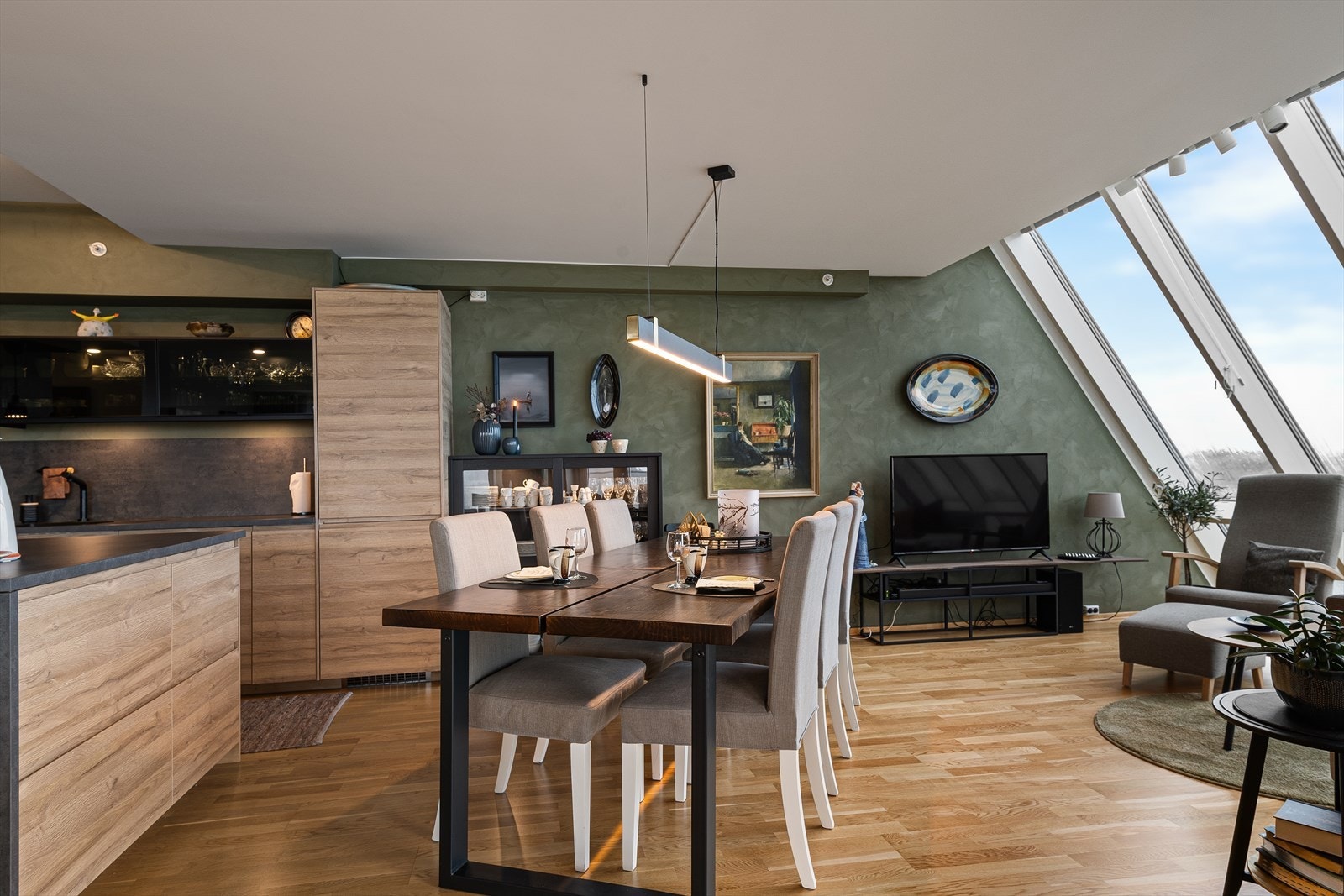 Spisegruppe. Galleribilde