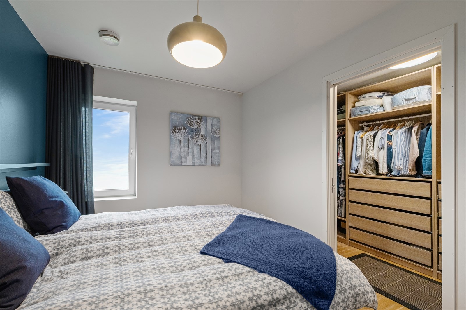 Soverommet er også tilknyttet egen walk-in garderobe. Galleribilde