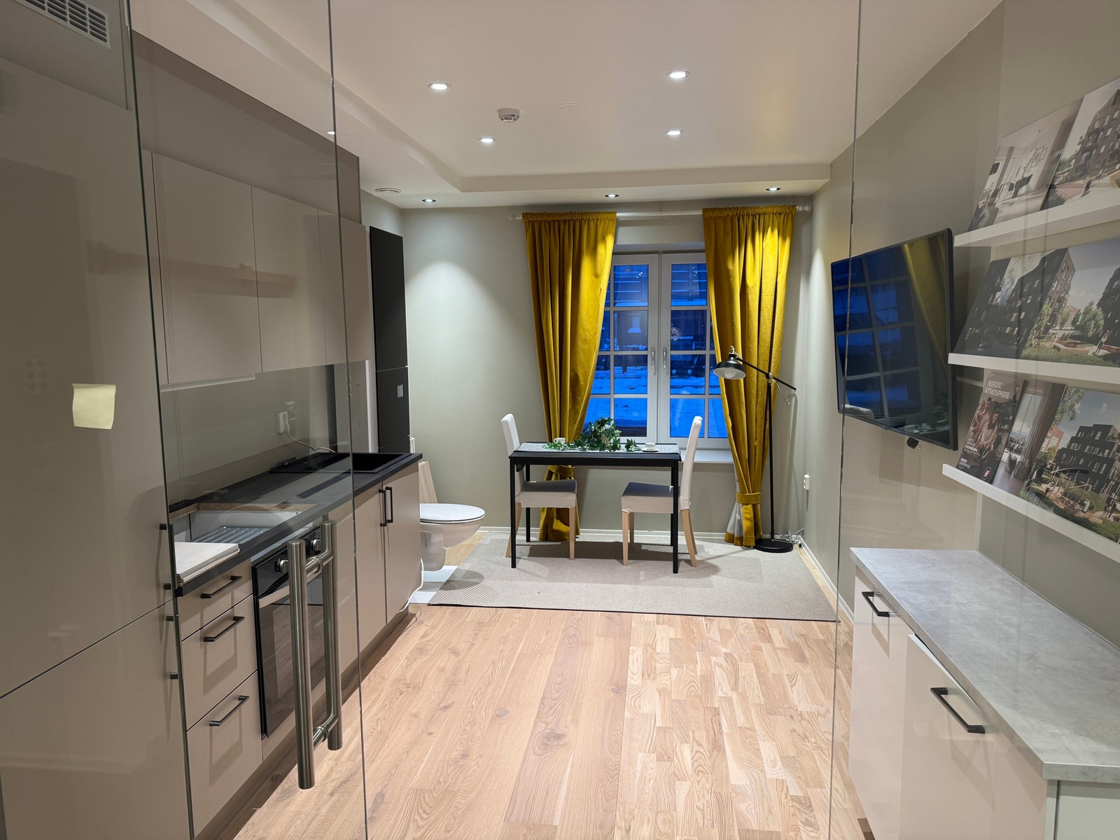 Brukes til Showroom pdg., men kan raskt konverteres til kjøkken o.l. Galleribilde