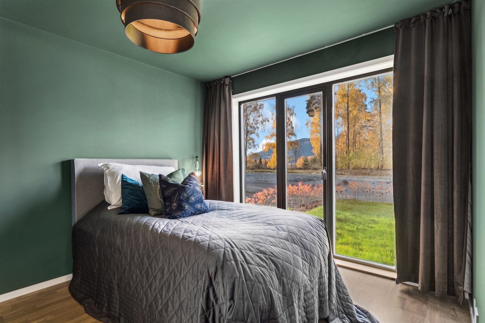 Soverommet er romslig å byr på flere møbeleringsmuligheter. Galleribilde