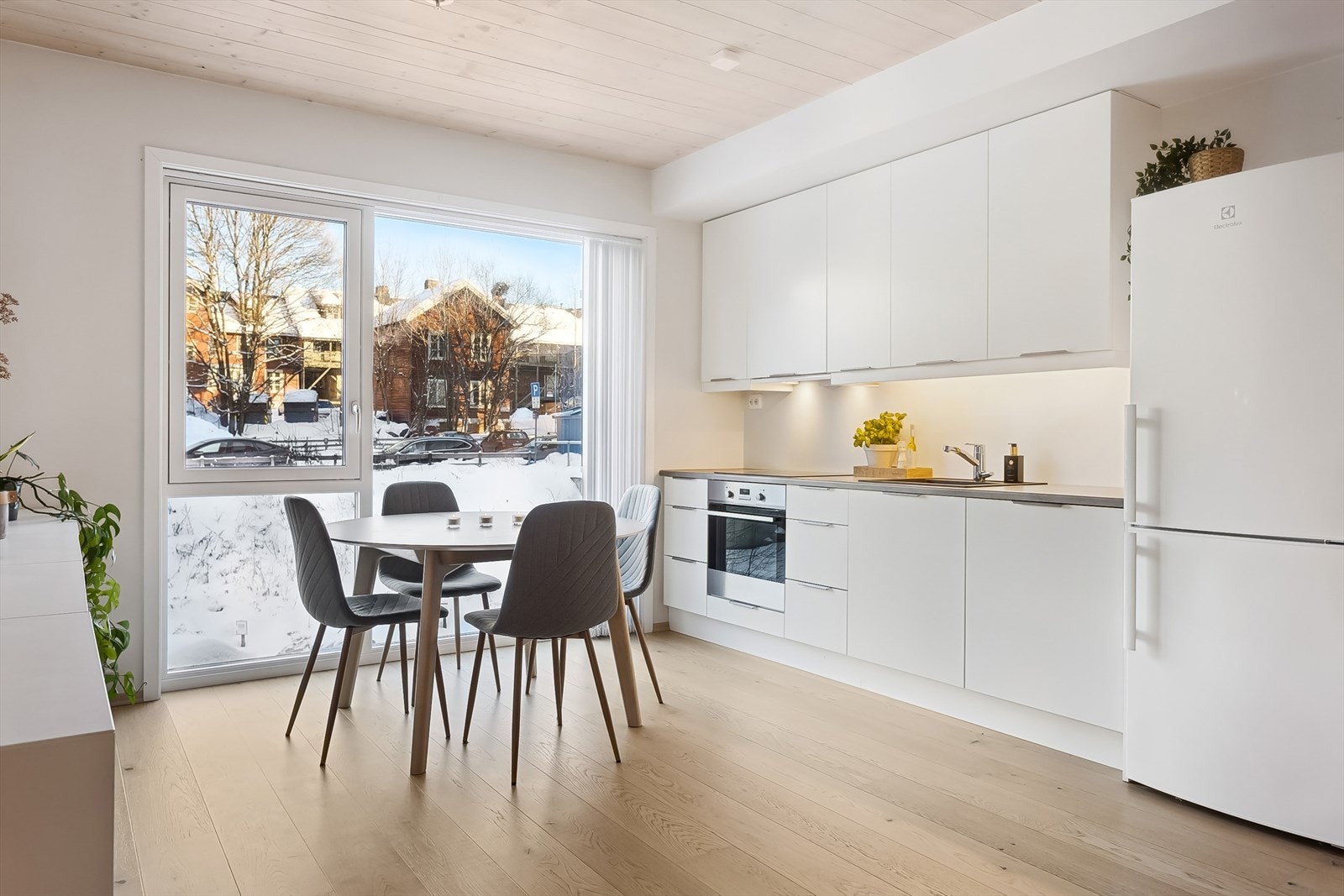 Eiendomsmegler 1 v/Bettina Halden ønsker velkommen til Brubakken 8. Fotograf: Thea Roverud Rusten Galleribilde