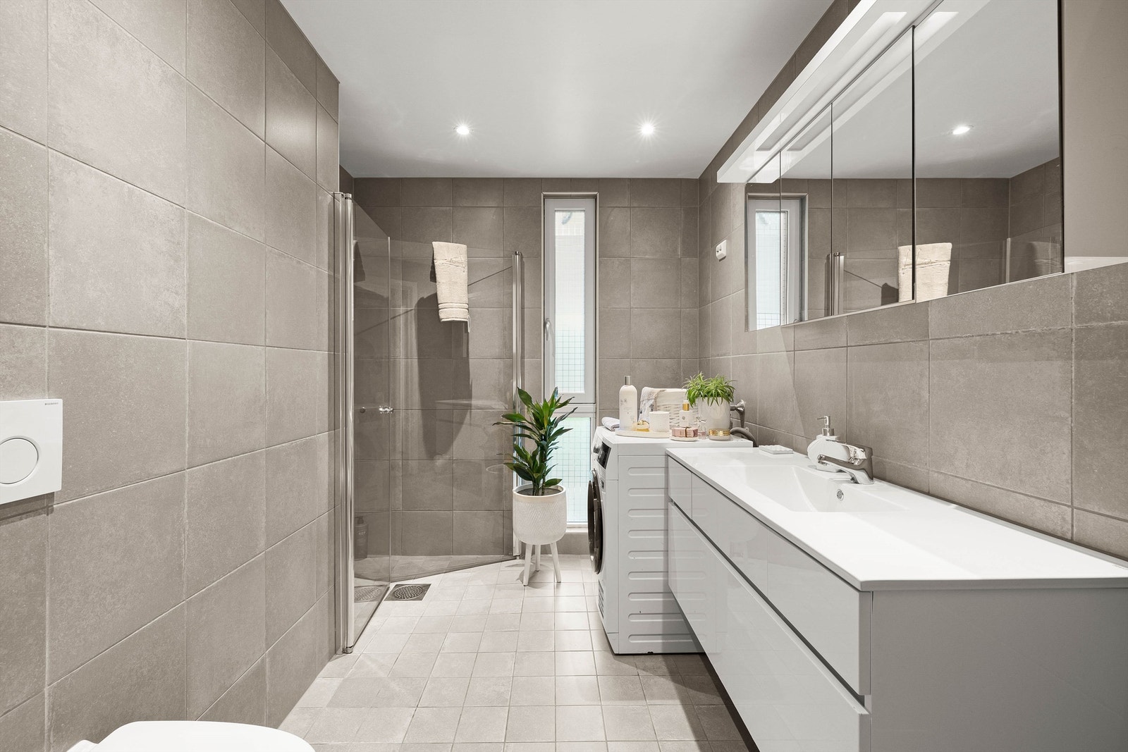 To moderne bad er blant leilighetens fremste kvaliteter. Galleribilde