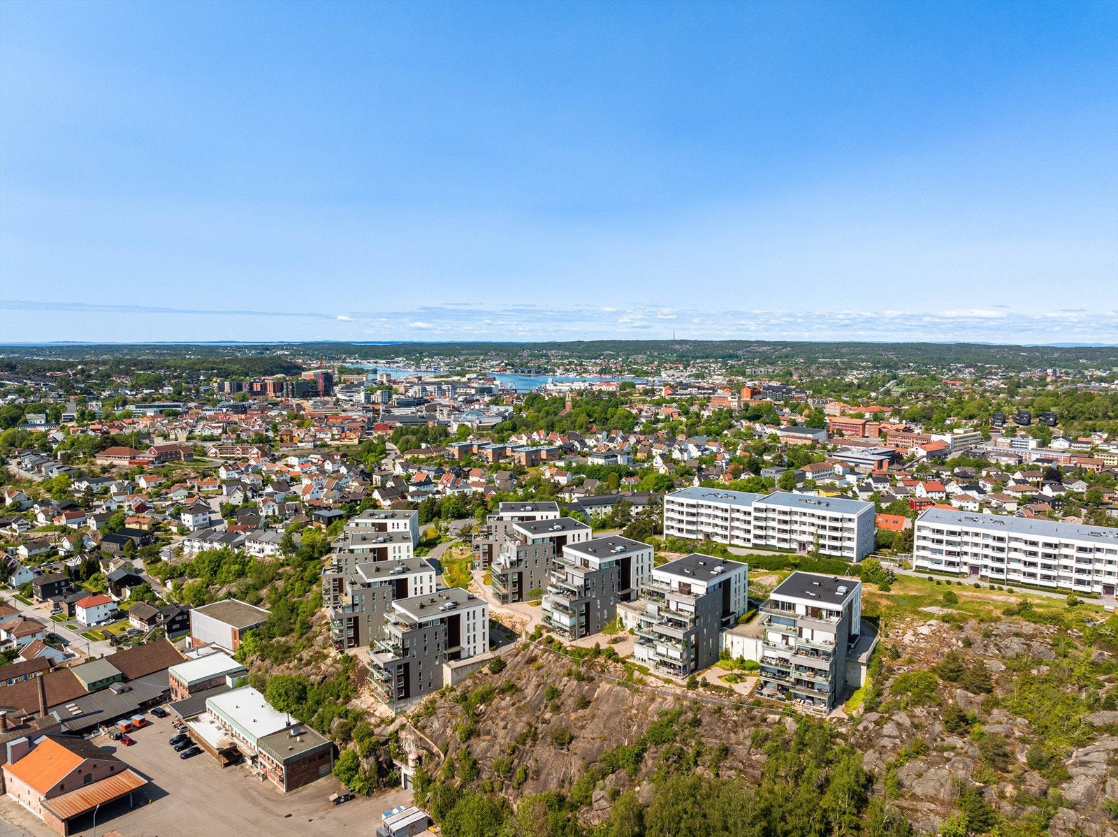 Til sentrumskjernen tar det knappe 15 minutter å gå eller rundt fem minutter å sykle. Galleribilde