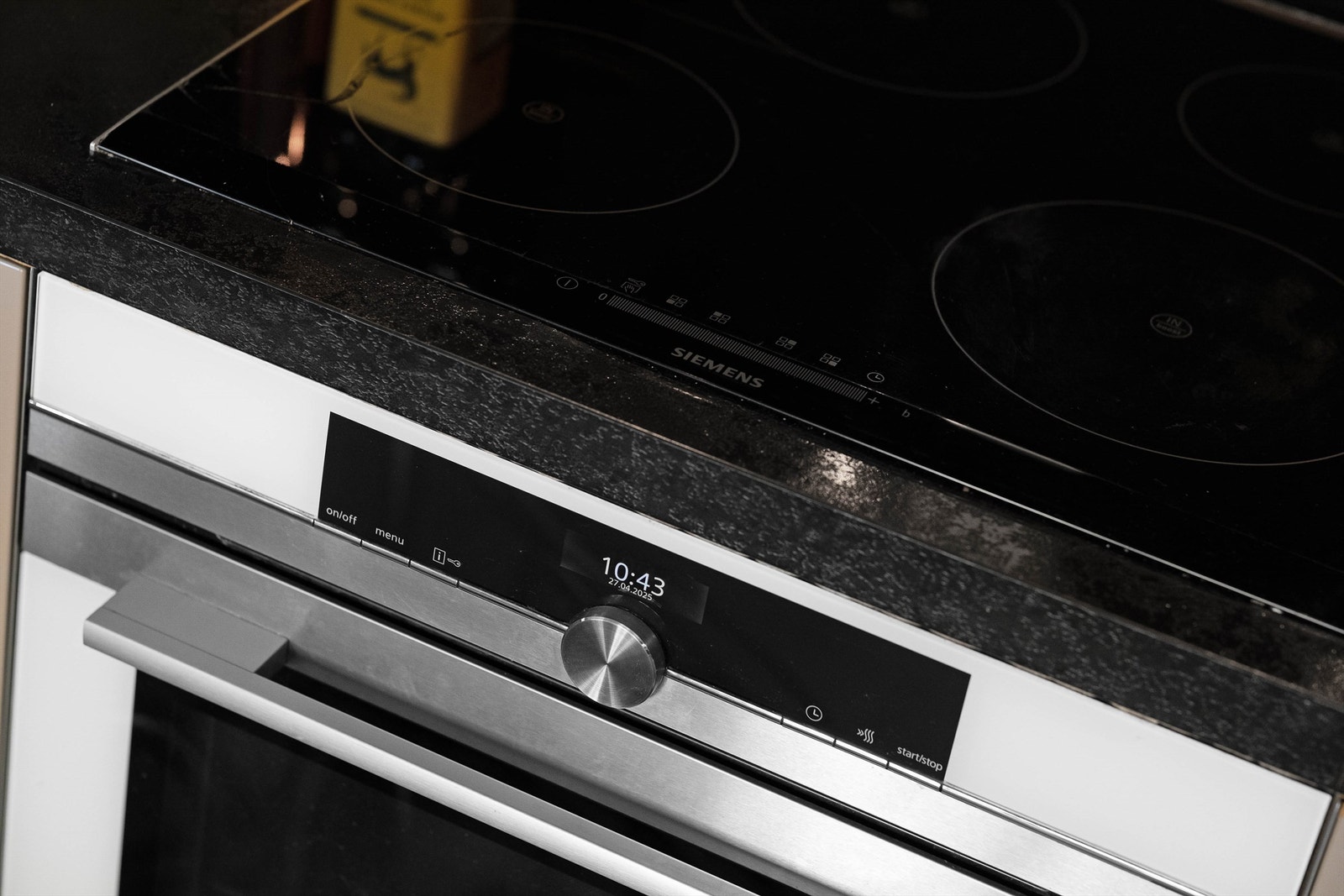 Kjøkkenet er velutstyrt med hensyn til hvitevarer. Alle er integrert og medfølger. Galleribilde