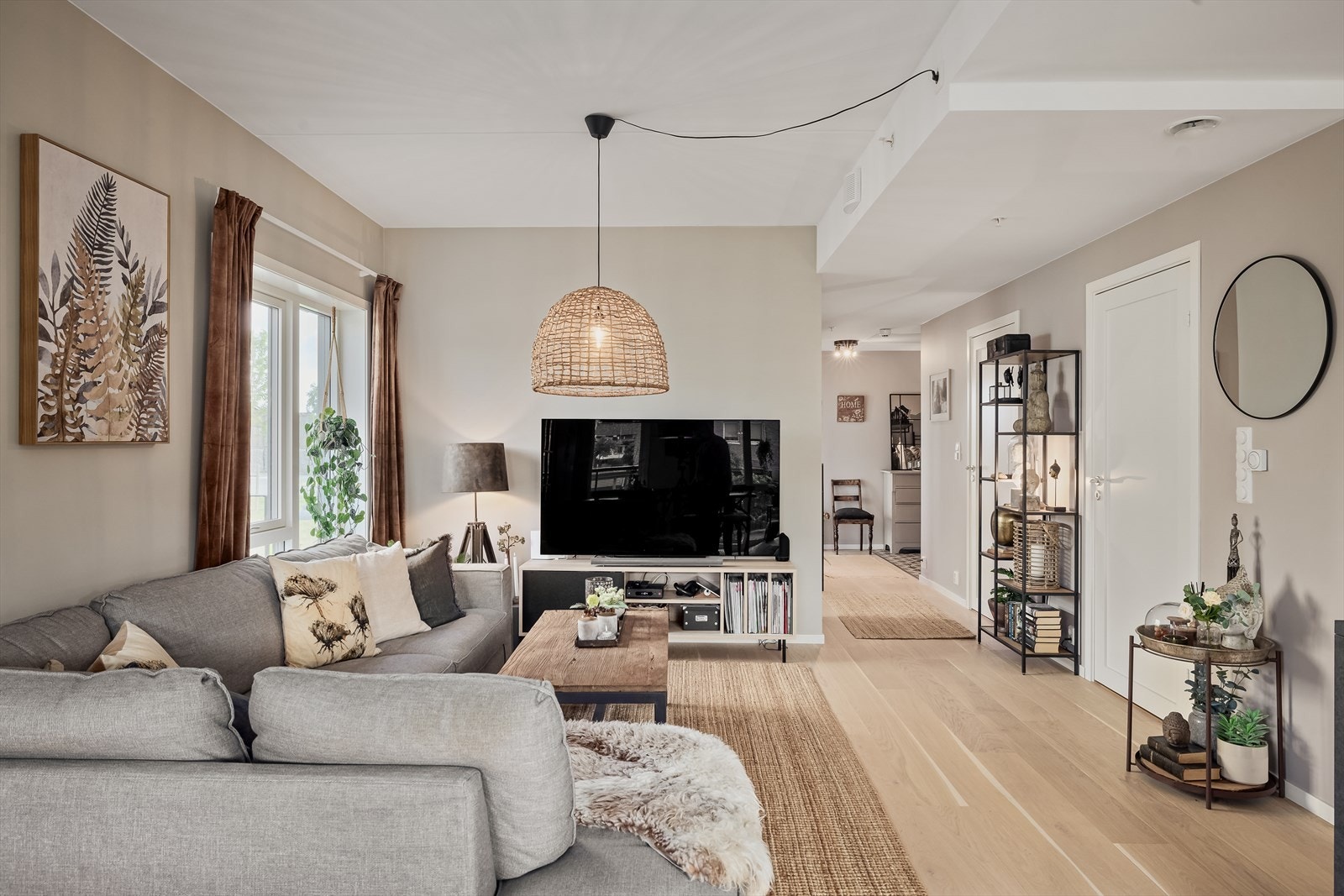 Fra stuen er det åpent mot soveromsgangen Galleribilde