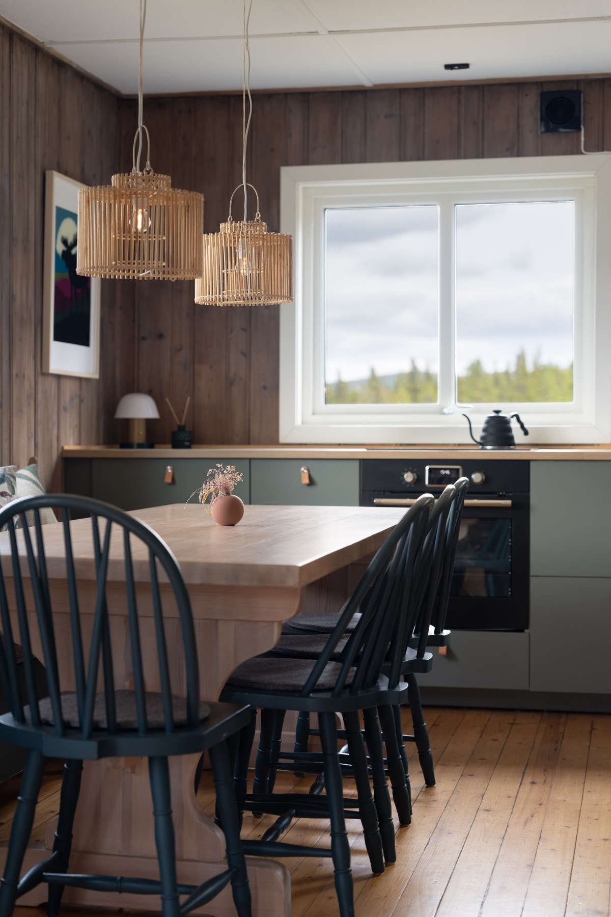 Hyggelig spiseplass ved kjøkkenet. Galleribilde