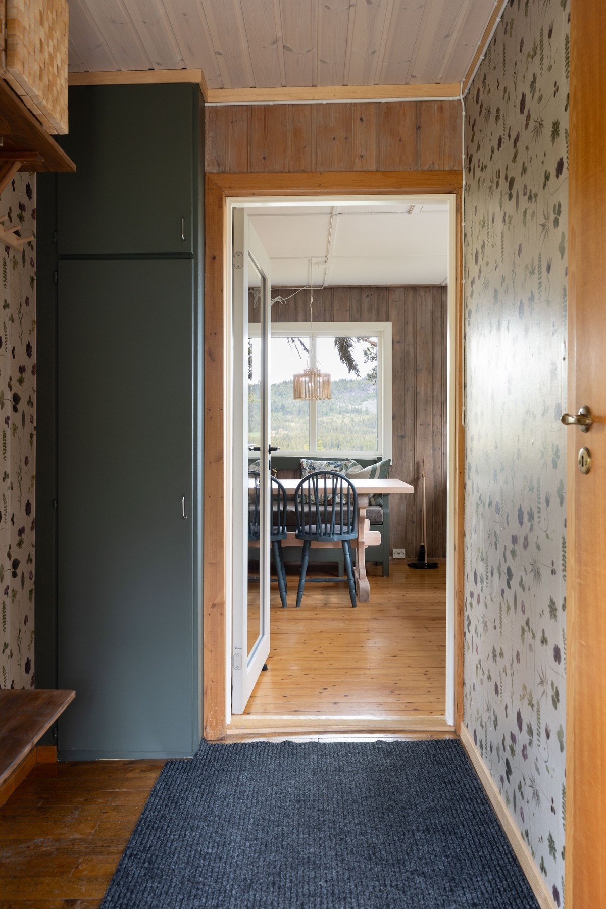 Fra gangen og inn mot spiseplassen Galleribilde