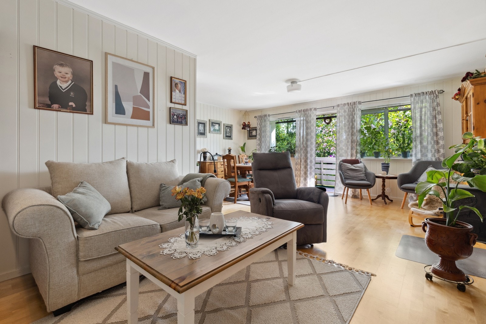 Lys, luftig og åpen planløsning. Galleribilde