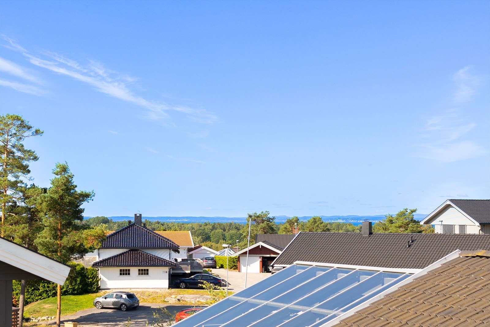 Fra eiendommen har man også noe utsikt utover Oslofjorden Galleribilde
