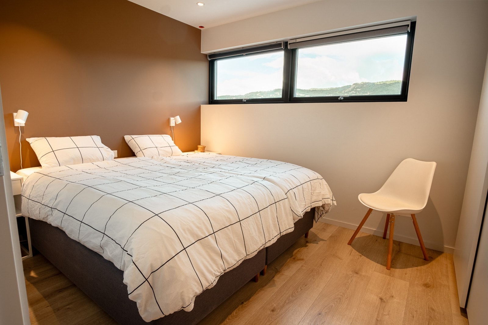 Hovedsoverom med plass til dobbeltseng. Boligen har totalt 3 soverom som plassert i 1. etasje. Galleribilde