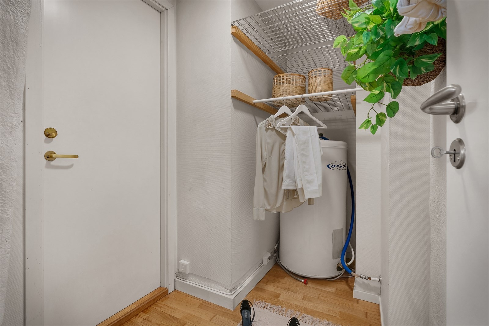 Boden med tilkomst fra entrè. Her vil varmtvannstanken fjernes når sameiet laget felles varmtvannsystem. Galleribilde