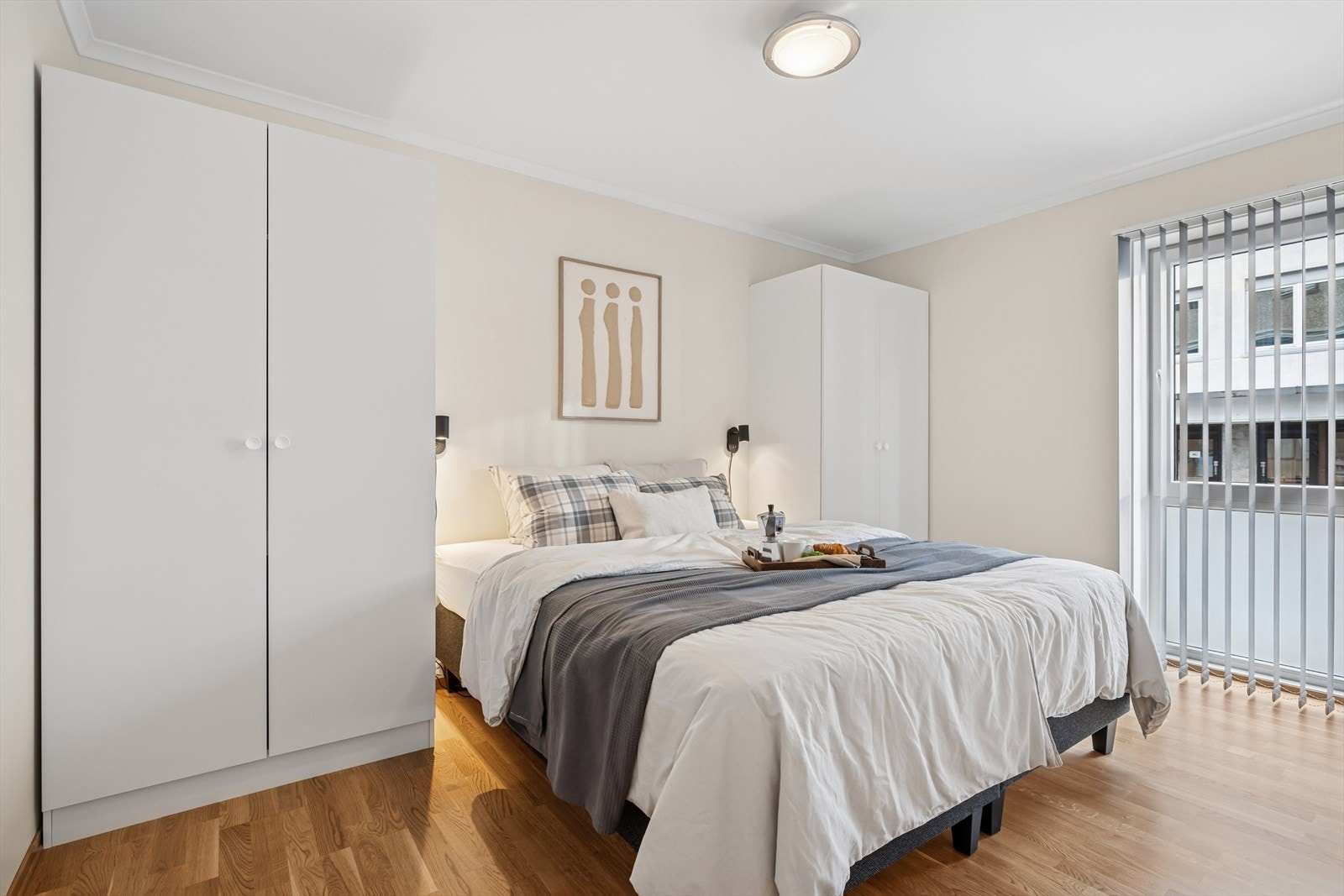 Soverom l med garderobeskap Galleribilde