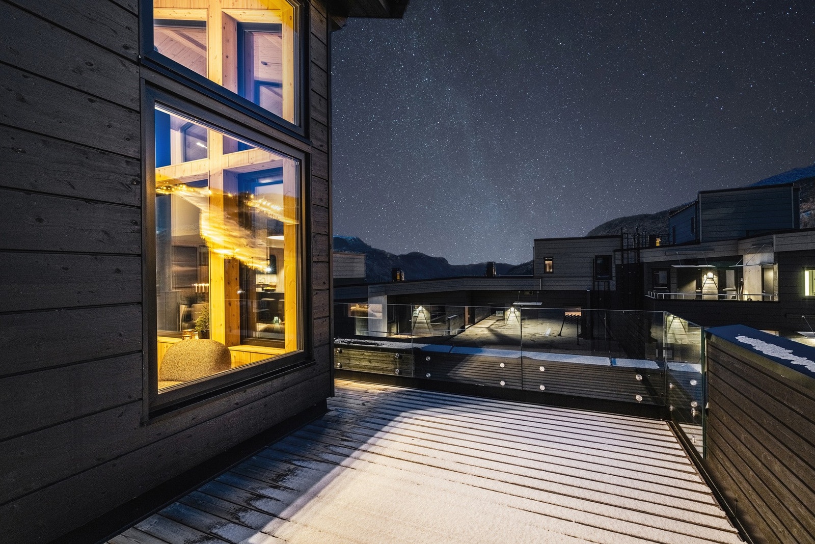 Fra allrommet er det utgang til terrassen. Galleribilde