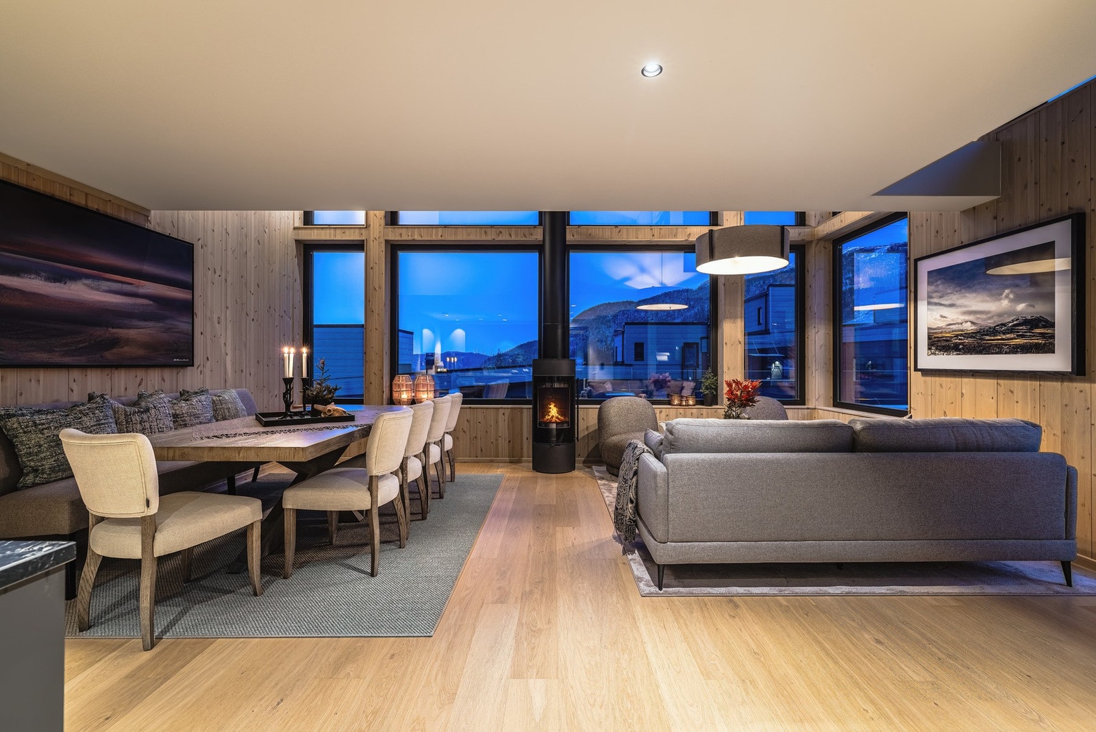 I stue og soverom er det lagt en-stavs eikeparkett av høy kvalitet. Galleribilde