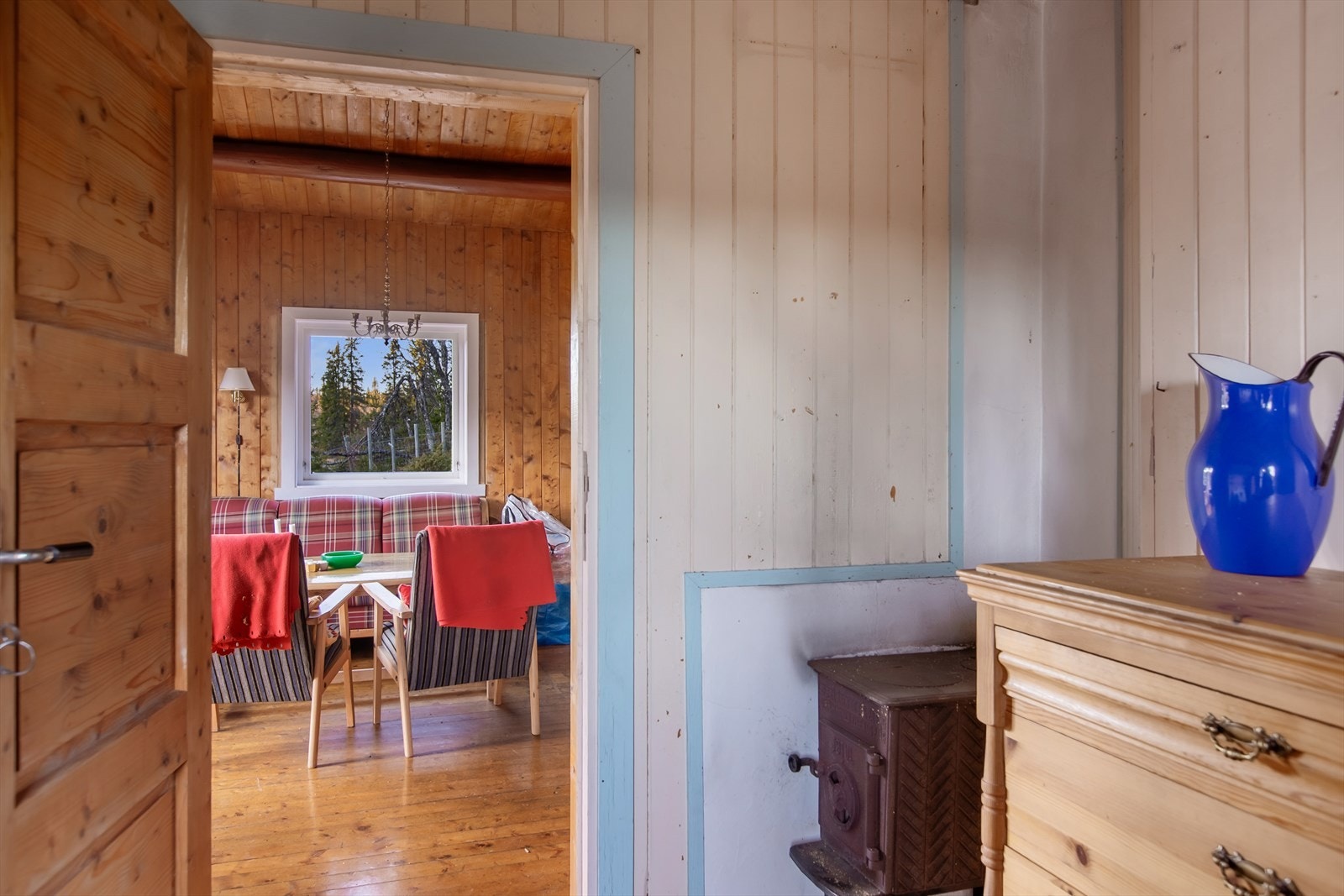 I hytta er det to soverom, begge i fin størrelse og med vedovn. Galleribilde