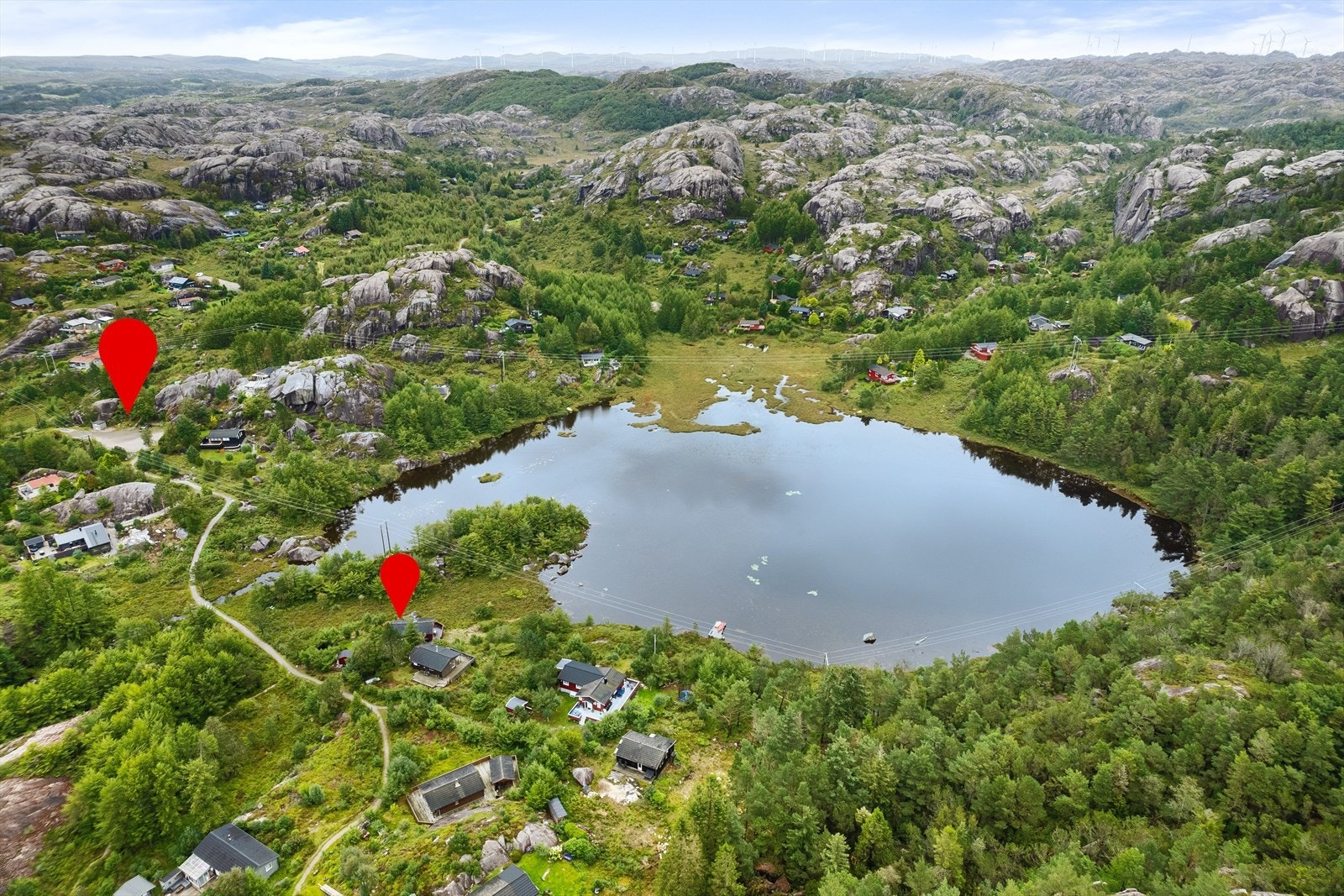 Markert hytten og parkeringsplass, et par minutters gange mellom. Galleribilde